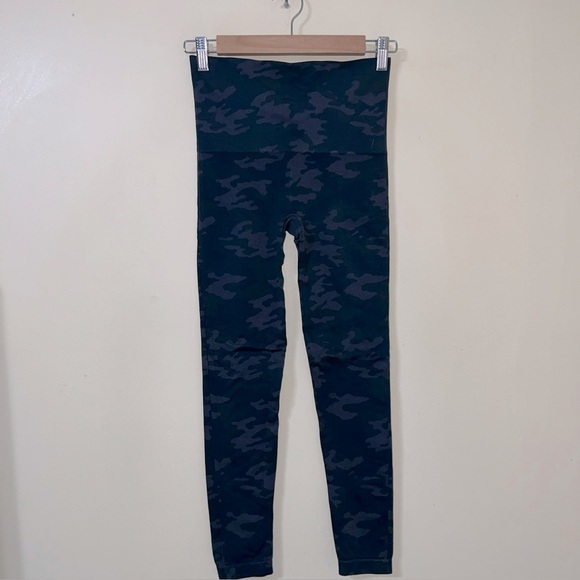 Spanx Camo Print Leggings Medium - Picture 2 of 4